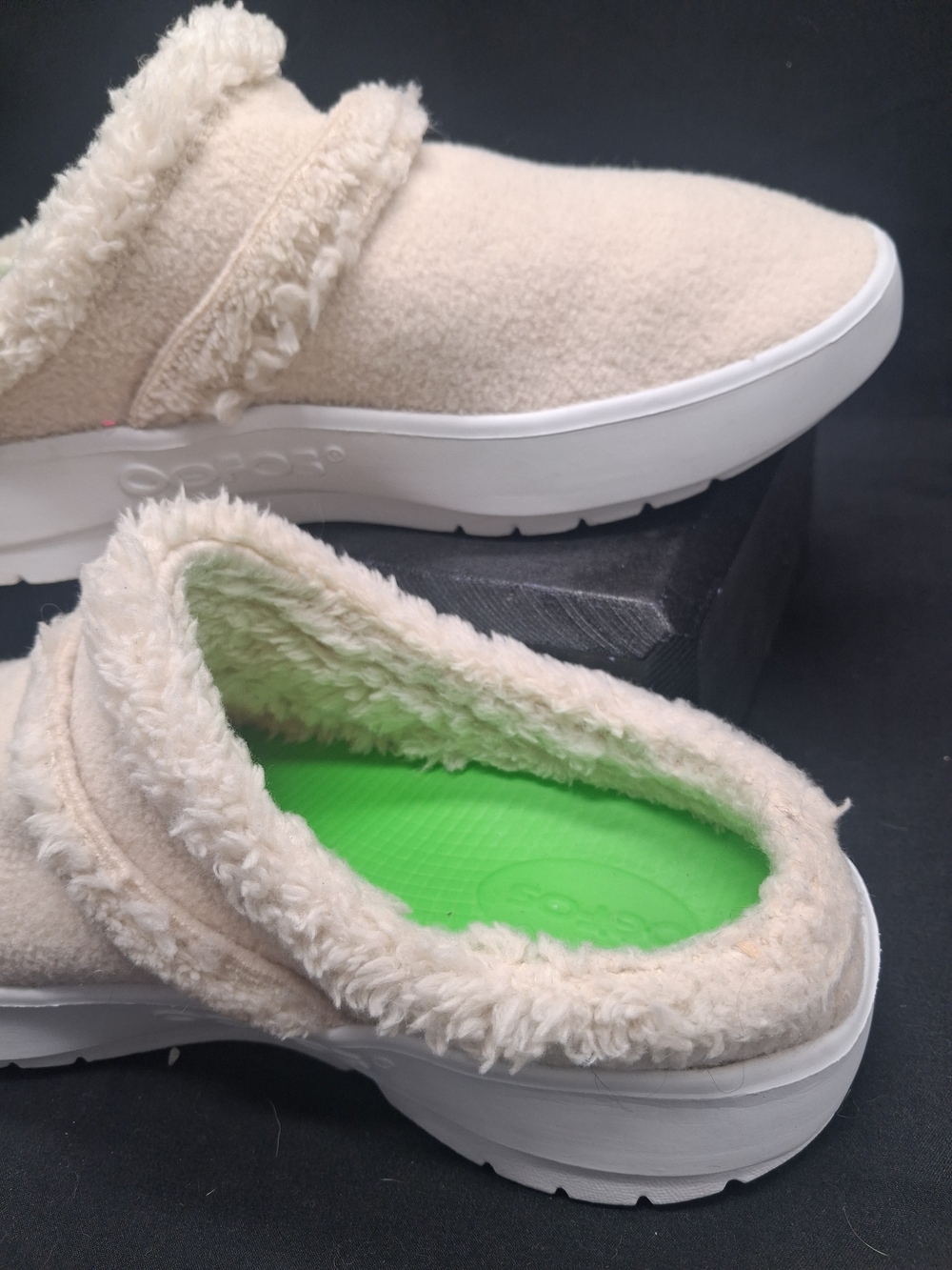 OOFOS Women's Slip-On Clog in Cream with Green Insole - Picture 2 of 9